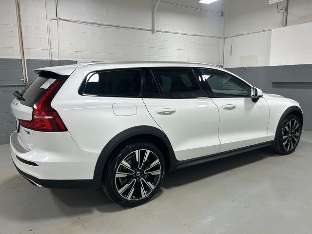2020 Volvo V60 Cross Country Base