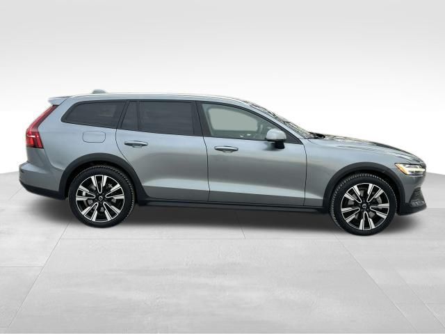 2020 Volvo V60 Cross Country Base