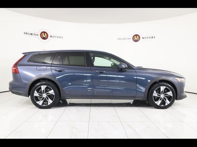 2020 Volvo V60 Cross Country Base