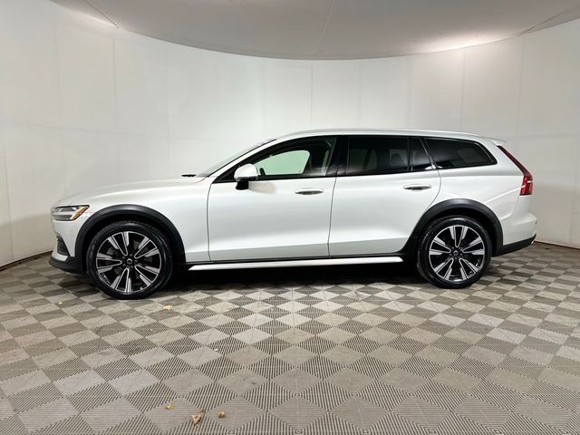 2020 Volvo V60 Cross Country Base