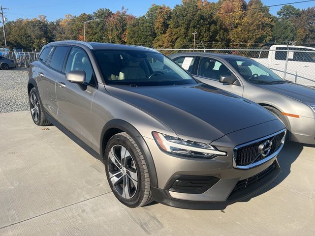 2020 Volvo V60 Cross Country Base