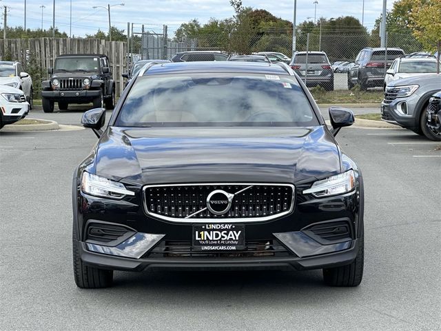 2020 Volvo V60 Cross Country Base