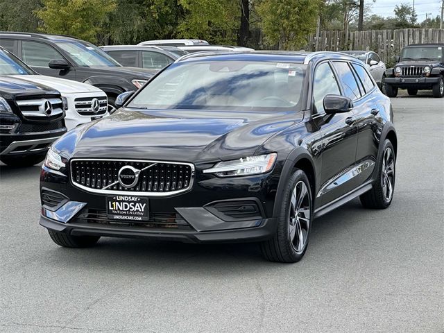 2020 Volvo V60 Cross Country Base