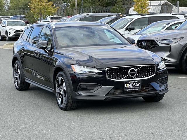 2020 Volvo V60 Cross Country Base