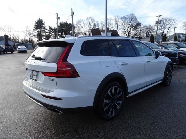 2020 Volvo V60 Cross Country Base