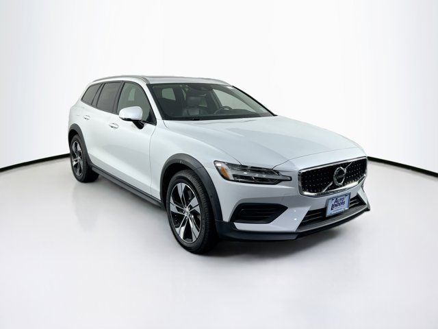 2020 Volvo V60 Cross Country Base