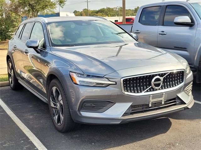 2020 Volvo V60 Cross Country Base