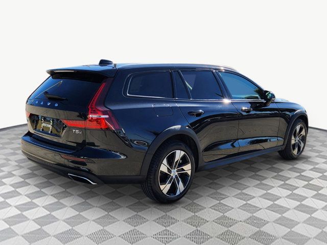 2020 Volvo V60 Cross Country Base