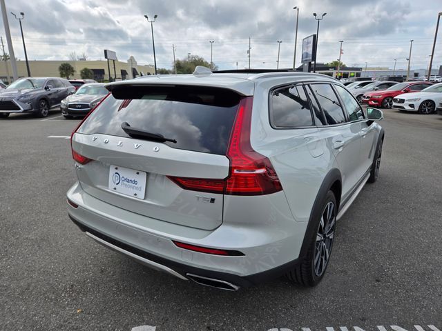 2020 Volvo V60 Cross Country Base