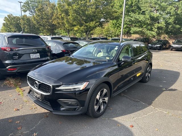 2020 Volvo V60 Cross Country Base