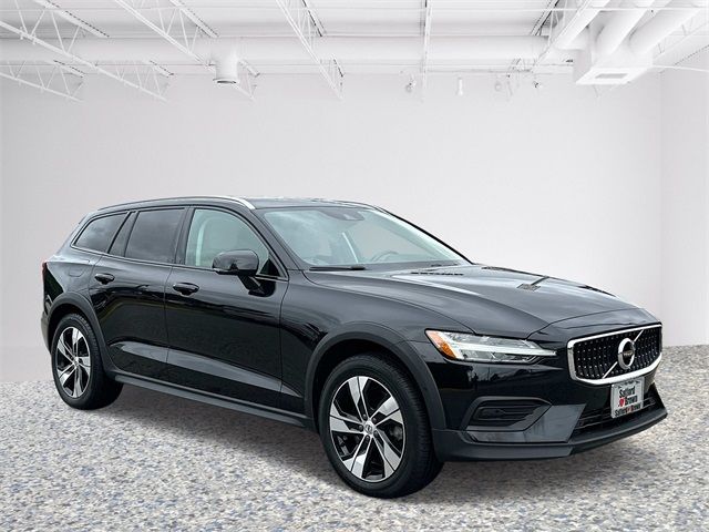 2020 Volvo V60 Cross Country Base