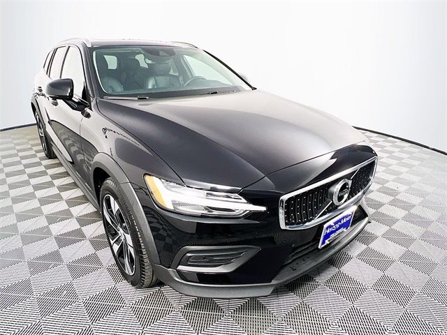 2020 Volvo V60 Cross Country Base