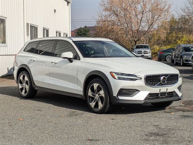 2020 Volvo V60 Cross Country Base