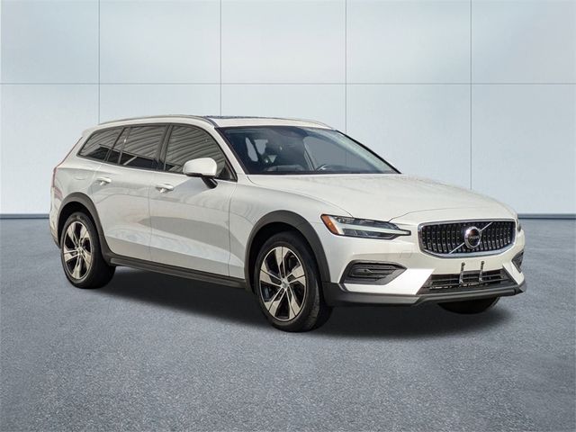 2020 Volvo V60 Cross Country Base