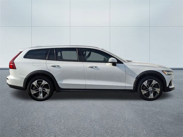 2020 Volvo V60 Cross Country Base