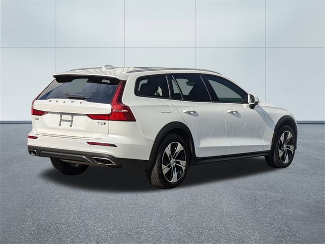 2020 Volvo V60 Cross Country Base