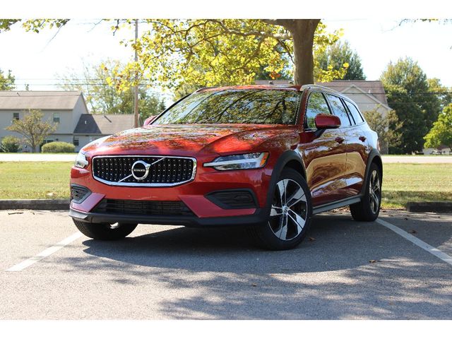 2020 Volvo V60 Cross Country Base