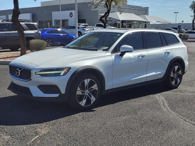 2020 Volvo V60 Cross Country Base