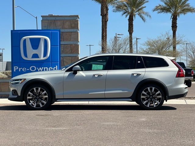 2020 Volvo V60 Cross Country Base