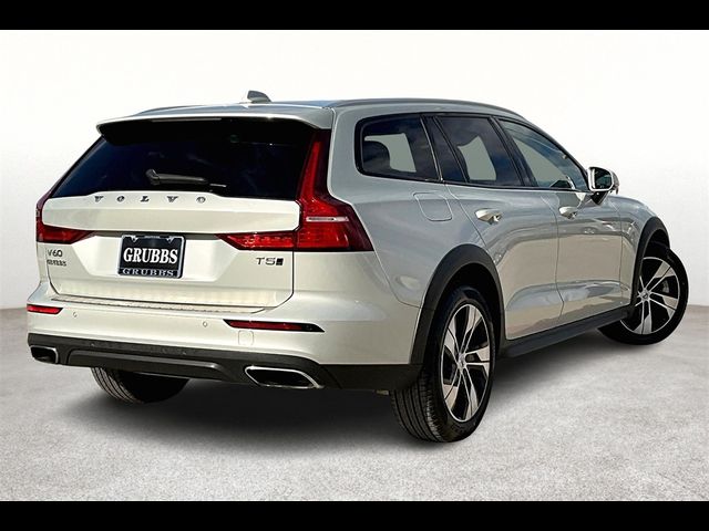 2020 Volvo V60 Cross Country Base