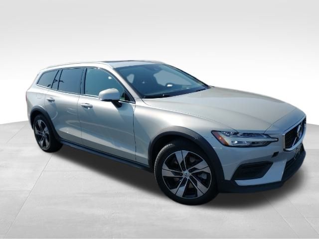 2020 Volvo V60 Cross Country Base