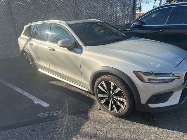 2020 Volvo V60 Cross Country Base