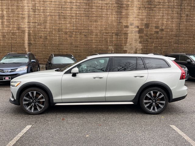 2020 Volvo V60 Cross Country Base