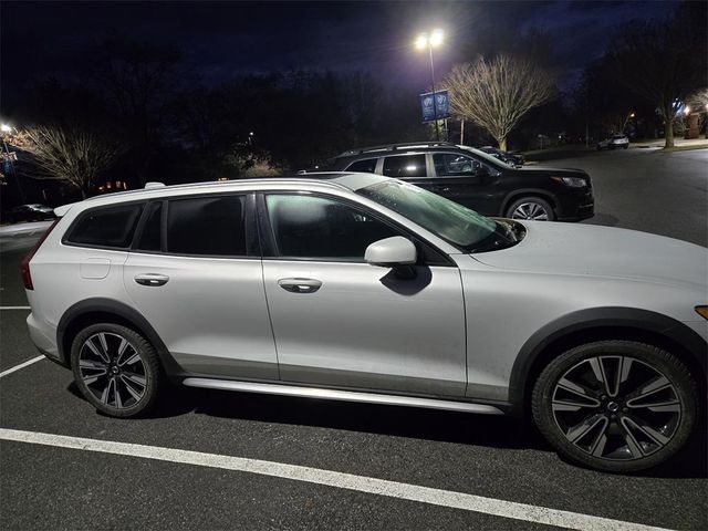 2020 Volvo V60 Cross Country Base