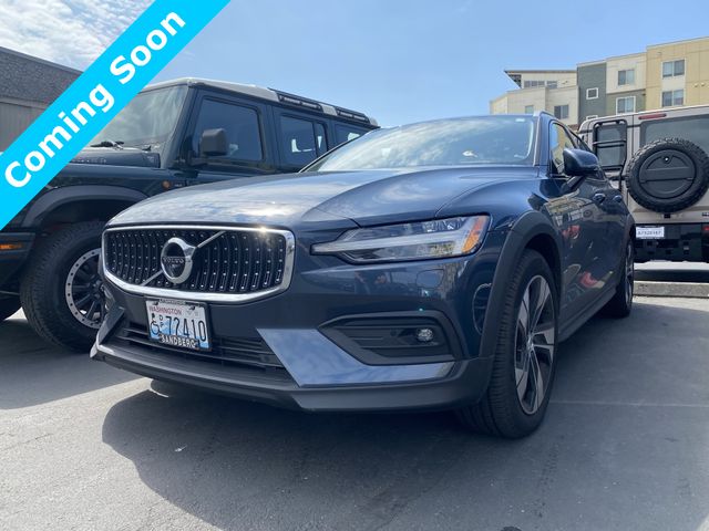 2020 Volvo V60 Cross Country Base