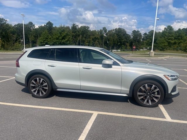 2020 Volvo V60 Cross Country Base