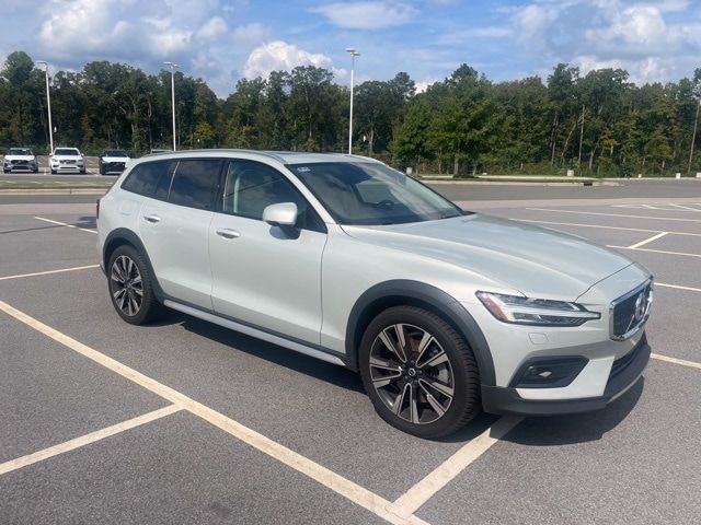 2020 Volvo V60 Cross Country Base