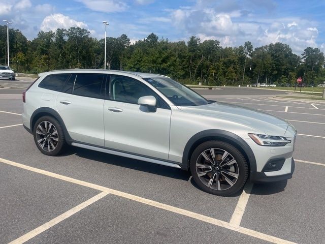 2020 Volvo V60 Cross Country Base