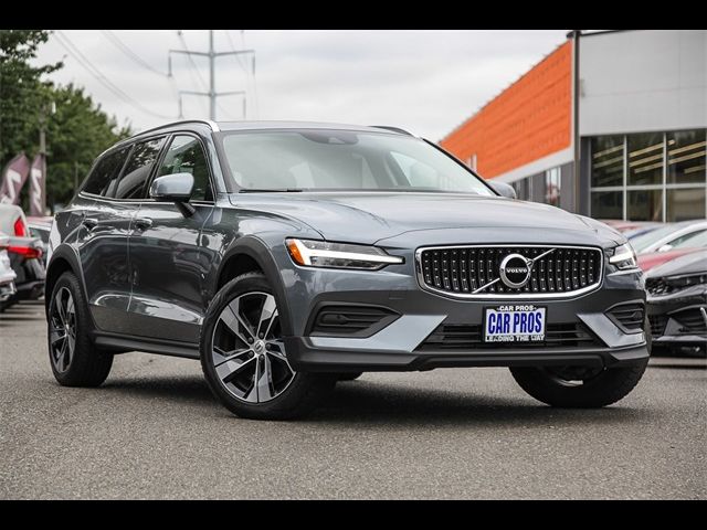 2020 Volvo V60 Cross Country Base