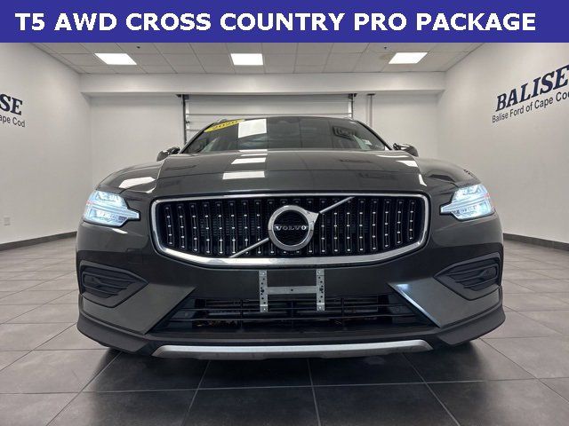 2020 Volvo V60 Cross Country Base