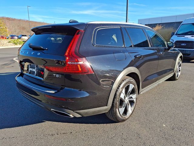 2020 Volvo V60 Cross Country Base