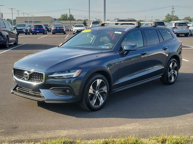 2020 Volvo V60 Cross Country Base