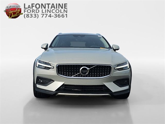 2020 Volvo V60 Cross Country Base