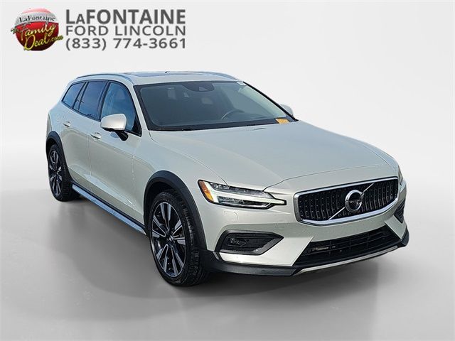 2020 Volvo V60 Cross Country Base