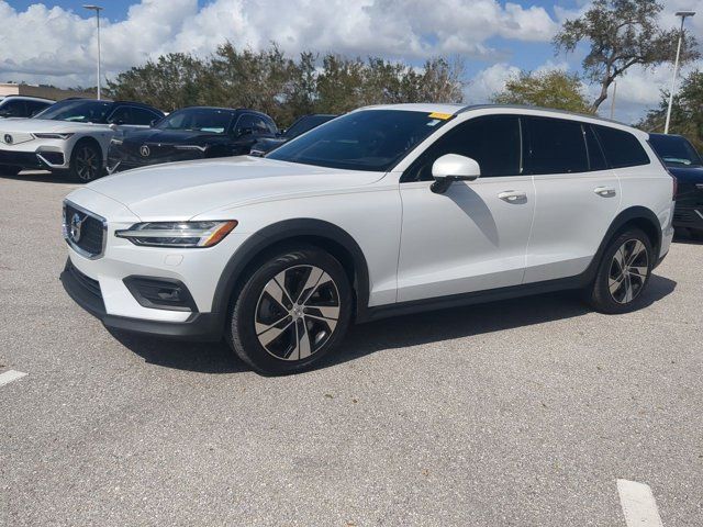 2020 Volvo V60 Cross Country Base