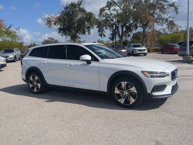 2020 Volvo V60 Cross Country Base