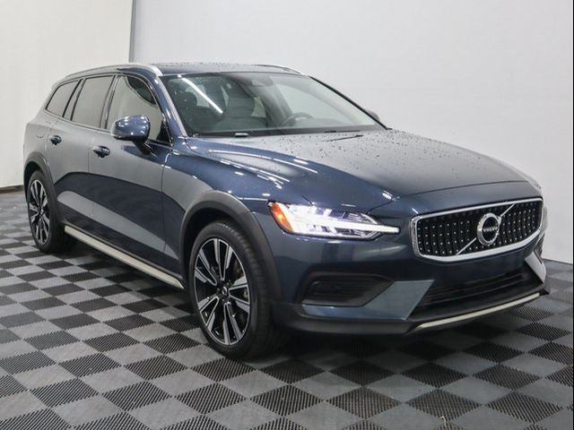 2020 Volvo V60 Cross Country Base