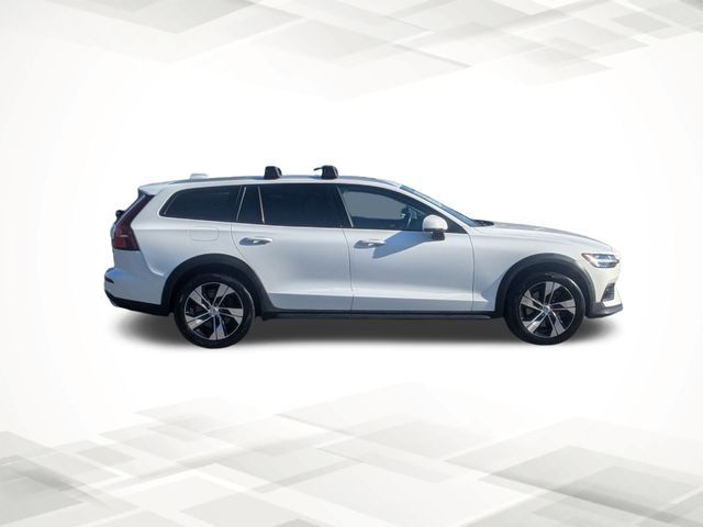 2020 Volvo V60 Cross Country Base