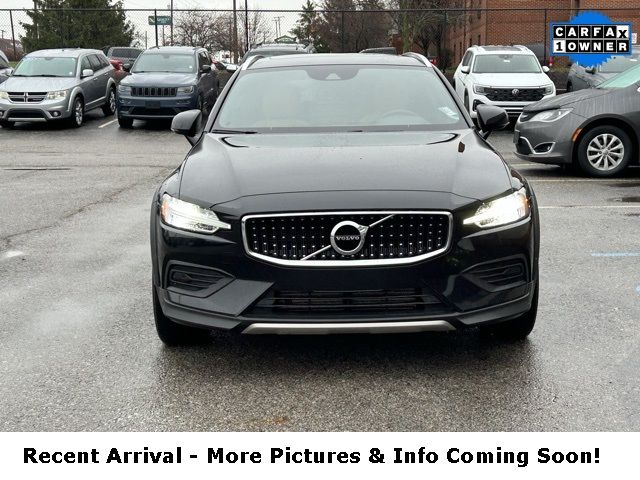 2020 Volvo V60 Cross Country Base