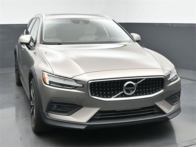 2020 Volvo V60 Cross Country Base