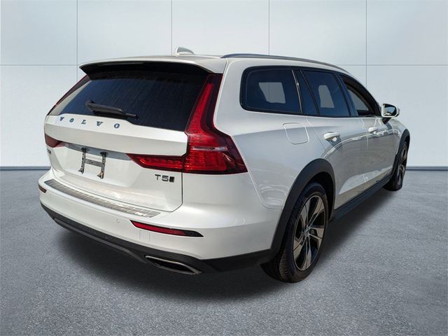 2020 Volvo V60 Cross Country Base