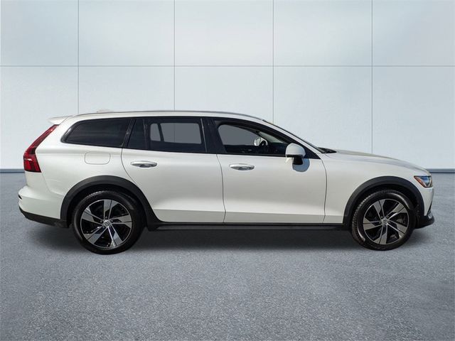 2020 Volvo V60 Cross Country Base