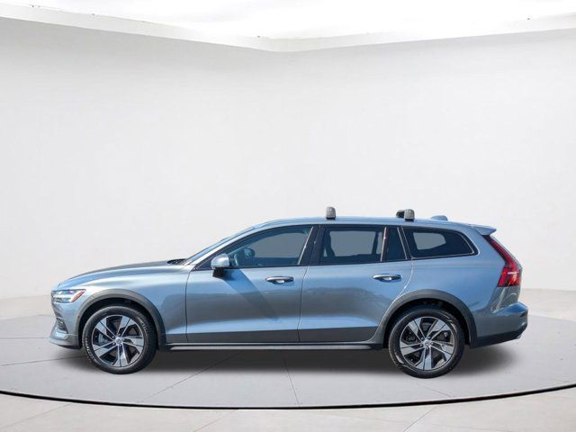 2020 Volvo V60 Cross Country Base