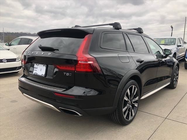 2020 Volvo V60 Cross Country Base