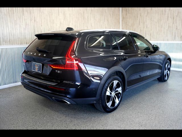 2020 Volvo V60 Cross Country Base