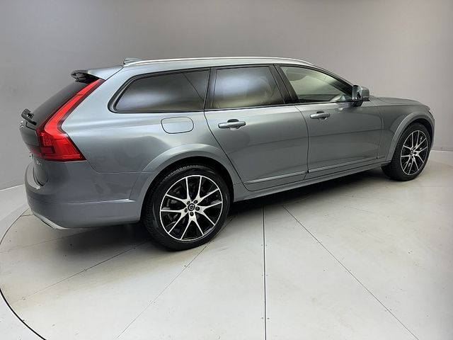 2020 Volvo V90 Cross Country Base